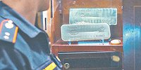 Запас с позолотой